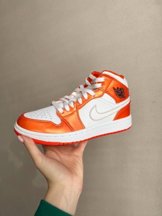 Кроссовки женские белые Jordan 1 Mid Electro Orange
Стильные высокие женские кро. . фото 4