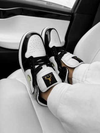Кроссовки женские черно-белые Jordan Retro 1 Black Gold Patent
Встречайте потряс. . фото 4