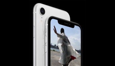 Огляд Apple iPhone XR 64GB White 
 
6,1-дюймовий Liquid Retina-дисплей
 
IPhone . . фото 6