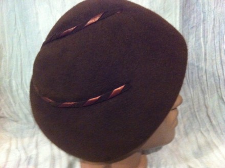 Берет- шапка невеликий, акуратний ої форми з трьома борозенками, у яких розташов. . фото 2