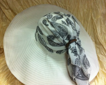 Эта роскошная сиреневая шляпка с шифоновой косынкой на тулье выполненная из текс. . фото 5