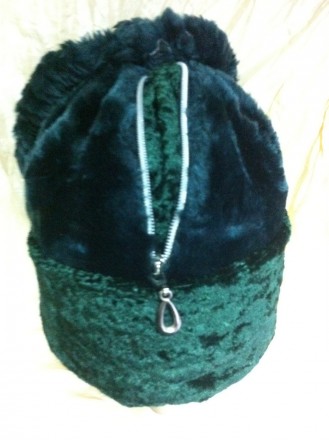 Зимова шапка з велюру та штучного меха з відворотом і декоративним замком 
 
 . . фото 3