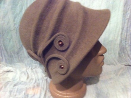 Оригинальная фетровая шляпка из пуха серая 55-56 см , модели * КЛОШ * , украшена. . фото 3