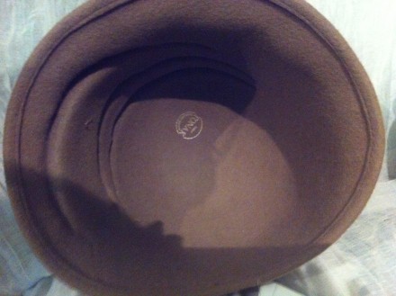 Оригинальная фетровая шляпка из пуха серая 55-56 см , модели * КЛОШ * , украшена. . фото 6