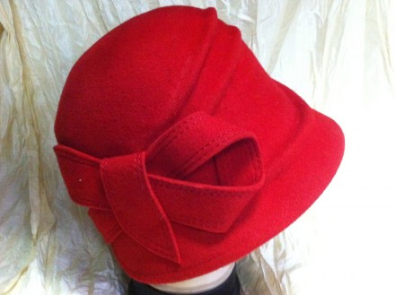 Оригинальная фетровая шляпка из пуха серая 55-56 см , модели * КЛОШ * , украшена. . фото 4