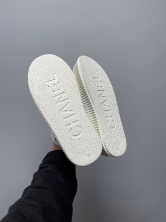 Кроссовки женские белые Chanel Sneakers Platform White
Женские кроссовки Шанель . . фото 7