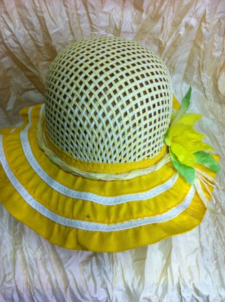 Красива літня дитяча капелюшок з текстильної стрічки та рисової соломки , прикра. . фото 4
