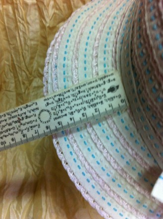 Красива ошатна дитячий капелюшок з текстильної стрічки, прикрашена бантом ,компа. . фото 3
