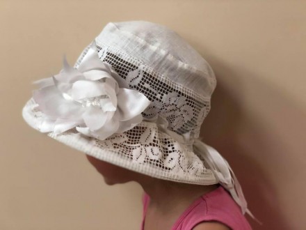 Кружевная льняная шляпка панамка украшенная большим красивым атласным цветком ,к. . фото 3