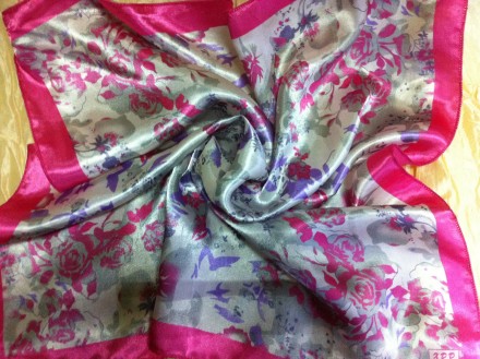  Красивый атласный шейный платок , приятный на ощупь .Размер : 52 см Платок стан. . фото 2