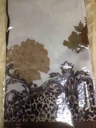  Красивый женский платок белый с коричневым леопардовым рисунком и белый с красн. . фото 3