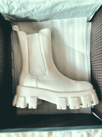 Ботинки женские белые Prada Quilted Nylon Snow Boots
Женские ботинки Prada Quilt. . фото 2