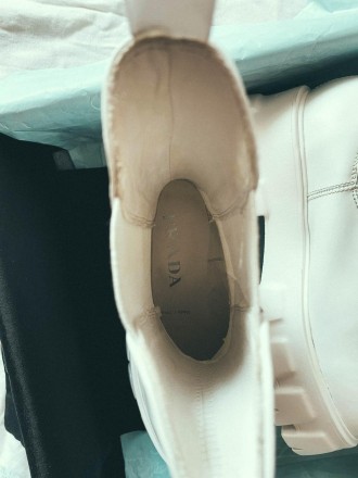 Ботинки женские белые Prada Quilted Nylon Snow Boots
Женские ботинки Prada Quilt. . фото 3