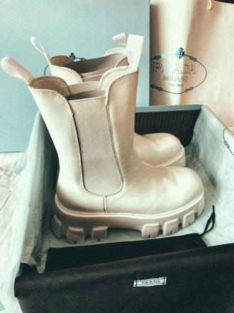 Ботинки женские белые Prada Quilted Nylon Snow Boots
Женские ботинки Prada Quilt. . фото 8