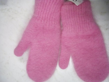 Модні і стильні жіночі рукавиці з ангори . Колір рожевий і чорний .Такий аксесуа. . фото 2