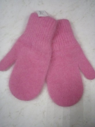 Модні і стильні жіночі рукавиці з ангори . Колір рожевий і чорний .Такий аксесуа. . фото 3