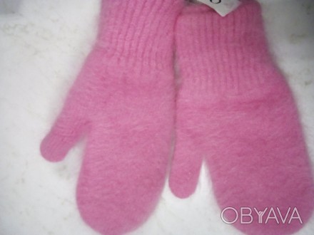 Модні і стильні жіночі рукавиці з ангори . Колір рожевий і чорний .Такий аксесуа. . фото 1