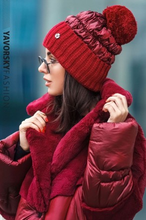 Дуже гарна , тепла ,молоджена, жіноча комбінована шапка крупної в'язки з закотом. . фото 3
