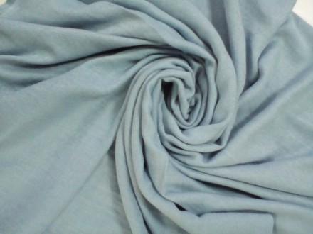 Модний однотонний кашеміровий палантин чудової якості , кінці шарфа прикрашає ба. . фото 3