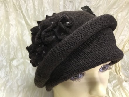 Оригинальная теплая , частично двойная женская шапка выполненная из российского . . фото 2