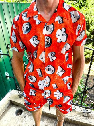 
Костюм мужской летний яркий оранжевый с рисунком модный рубашка и шорты РИО
С п. . фото 1