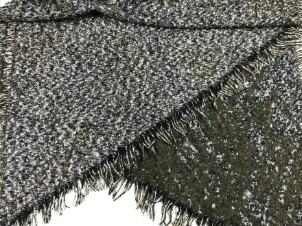 Стильный большой двухсторонний шарф из буклированного трикотажа с косым срезом п. . фото 6
