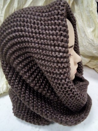 Тёплый снуд крупной ,объёмной вязки ,.выполняет функцию шарфа и головного убора . . фото 4