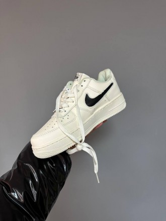 Кроссовки женские белые Nike Air Force 1 Low Cream Black Swoosh
Крутые женские б. . фото 4