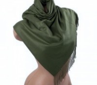 Модный однотонный кашемировый палантин отличного качества , концы шарфа украшает. . фото 2