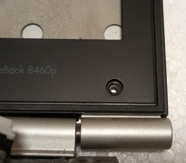 Кришка матриці з ноутбука HP EliteBook 8460p в комплекті

Стан на фото.
Прису. . фото 4