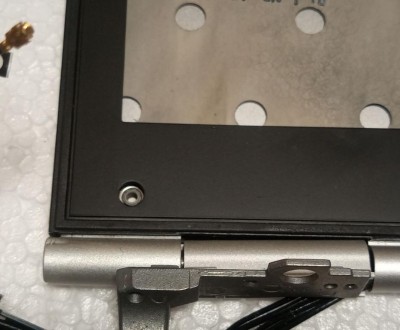 Кришка матриці з ноутбука HP EliteBook 8460p в комплекті

Стан на фото.
Прису. . фото 3