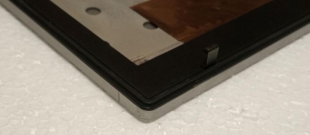 Кришка матриці з ноутбука HP EliteBook 8460p в комплекті

Стан на фото.
Прису. . фото 6