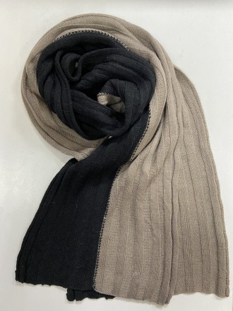  
 мужской двухцветный шарф бежево чёрных тона
 размер : ширина 23см ,длина 185 . . фото 2