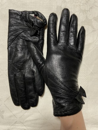 Красиві чорні жіночі рукавички з натуральної м'якої шкіри, утеплені вовняним в'я. . фото 4
