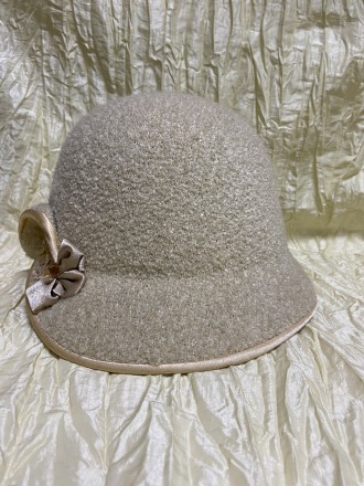 Світло-бежева капелюх із невеликими декоративно загорнутими крисами 5.5 см , що . . фото 4
