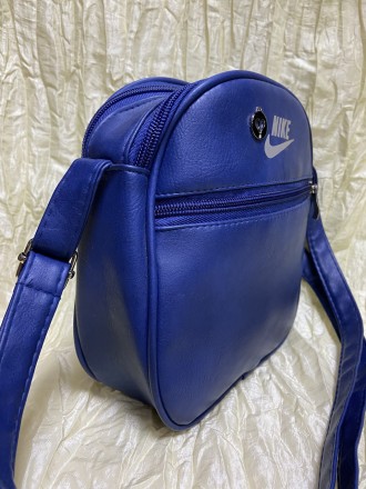 Спортивна мини сумка ( клатч) через плече,
Матеріал: кожзам
Розмір: ширина 18 см. . фото 3