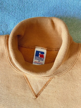 Объёмный свитер-толстовка хлопковый на байке горчичного цвета с средней посадкой. . фото 3