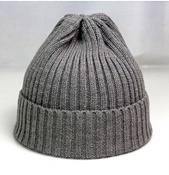Стильная мужская шапка с отворотом выполнена в спортивном стиле , тёплая на флис. . фото 2