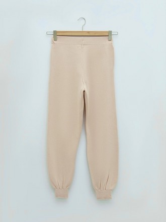 Женские утеплённые спортивные брюки-джоггеры на манжете и широким поясом на рези. . фото 6
