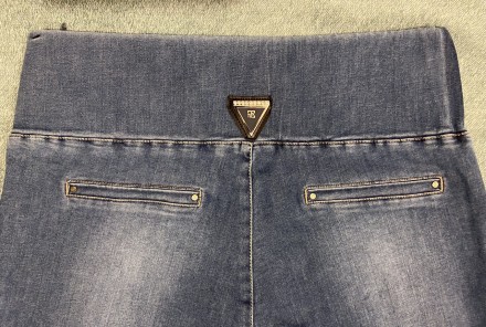 Женские джинсы из стрейчевого эластичного хлопкового джинса на эластичном широко. . фото 9