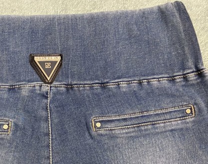 Женские джинсы из стрейчевого эластичного хлопкового джинса на эластичном широко. . фото 7