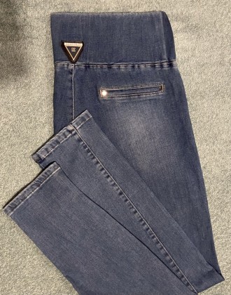 Женские джинсы из стрейчевого эластичного хлопкового джинса на эластичном широко. . фото 5