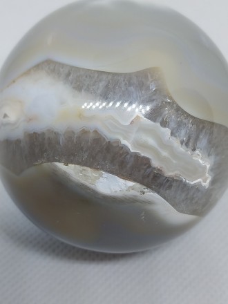 Предлагаем Вам купить красивый шар (сфера) из натурального агата.
вес 283 грамм,. . фото 8