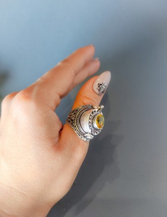 Пропонуємо до Вашої уваги перстень з секретом з каменем цитрин.
Розмір 17,2- 17,. . фото 4