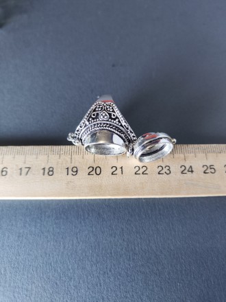 Пропонуємо до Вашої уваги перстень з секретом з каменем цитрин.
Розмір 17,2- 17,. . фото 9