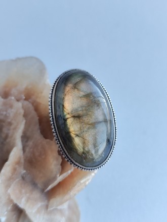 Пропонуємо вам купити дуже гарний перстень - натуральний лабрадор в сріблі. 
Роз. . фото 2