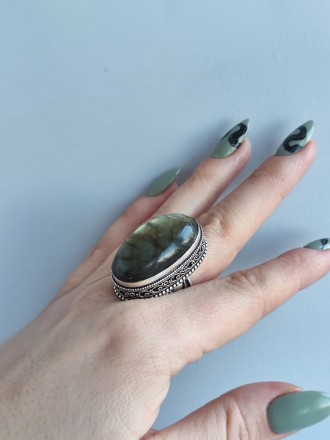 Пропонуємо вам купити дуже гарний перстень - натуральний лабрадор в сріблі. 
Роз. . фото 6
