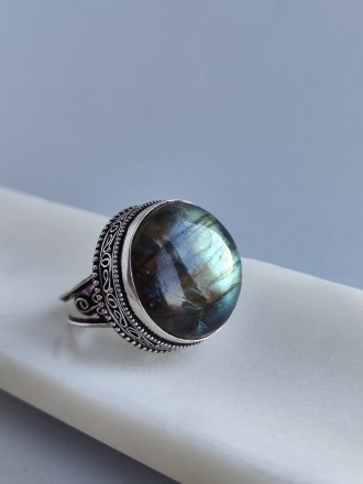 Пропонуємо вам купити дуже гарний перстень - натуральний лабрадор в сріблі. 
Роз. . фото 3