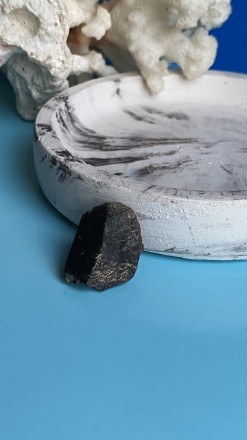  Пропонуємо Вам натуральний необроблений камінь моріон.
Розміри: 19*15*8 мм.
. . фото 3