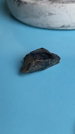  Пропонуємо Вам натуральний необроблений камінь моріон.
Розміри: 19*15*8 мм.
. . фото 6